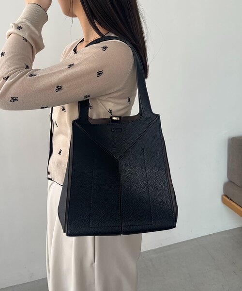 CAPRICIEUX LE'MAGE(カプリシューレマージュ)の「【S/Lサイズ展開あり】ブロッキングバッグ L(ショルダーバッグ・レディース・ブラック/ベージュ・FREE)」の4枚目の写真