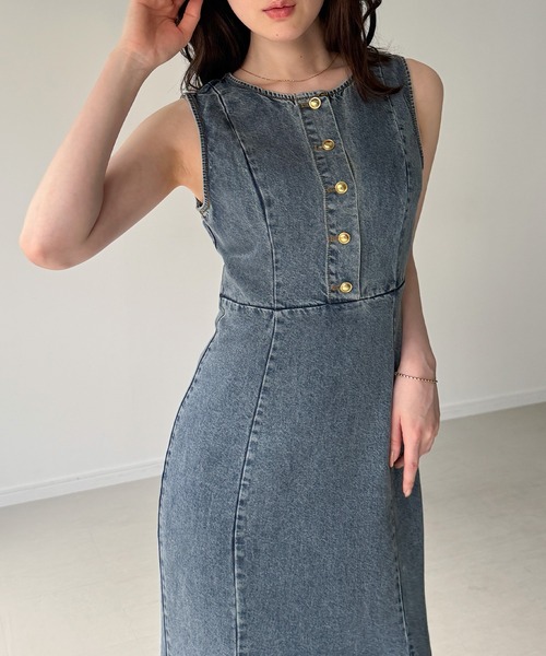junoah（ジュノア）の「【涼しく着られる】ゴールドボタンノースリマーメイドワンピース（ワンピース・レディース・ブラック/ライトブルー・LARGE/MEDIUM/SMALL）」の4枚目の写真