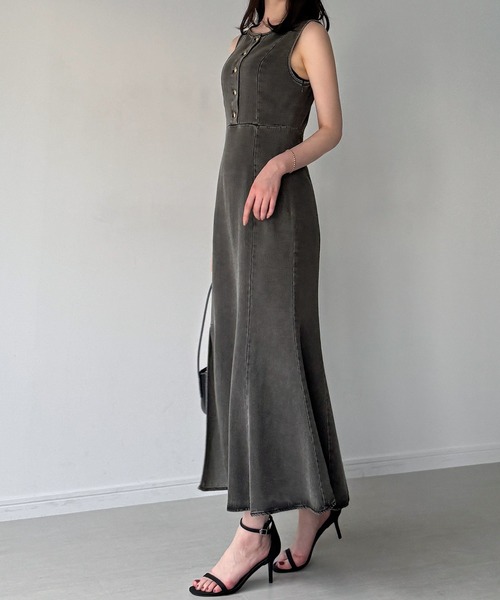 junoah（ジュノア）の「【涼しく着られる】ゴールドボタンノースリマーメイドワンピース（ワンピース・レディース・ブラック/ライトブルー・LARGE/MEDIUM/SMALL）」の9枚目の写真