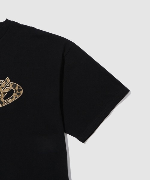 NAVY(ネイビー)の「NAVY ロゴアップリケ 半袖Tシャツ(Tシャツ/カットソー・メンズ・ホワイト系1/ブラック系1/ホワイト系2/ブラック系2・M/XL/L)」の7枚目の写真