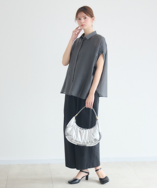 KATHARINE ROSS（キャサリンロス）の「【KATHARINE ROSS】中綿ショルダー ポリウレタンバッグ（ショルダーバッグ・レディース・シルバー/ブラック・MEDIUM）」の12枚目の写真