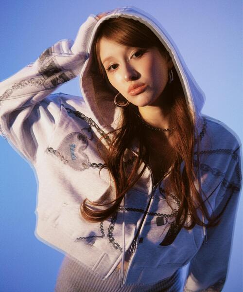 ROYAL FLASH(ロイヤルフラッシュ)の「MITSUKI/ミツキ/Mitsuki Printed Hoodie(パーカー・レディース・ブラック/カーキ・F)」の1枚目の写真