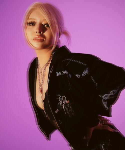 ROYAL FLASH(ロイヤルフラッシュ)の「MITSUKI/ミツキ/Mitsuki Printed Hoodie(パーカー・レディース・ブラック/カーキ・F)」の3枚目の写真