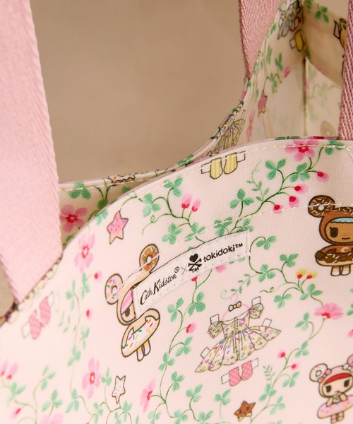 Cath Kidston（キャスキッドソン）の「tokidoki ミディアム ブックバッグ Tokidoki Paper Dresses（トートバッグ・レディース・アイボリー・FREE）」の3枚目の写真