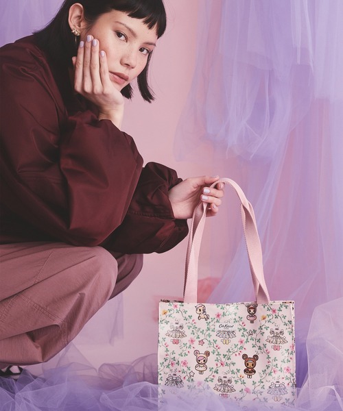 Cath Kidston（キャスキッドソン）の「tokidoki ミディアム ブックバッグ Tokidoki Paper Dresses（トートバッグ・レディース・アイボリー・FREE）」の7枚目の写真