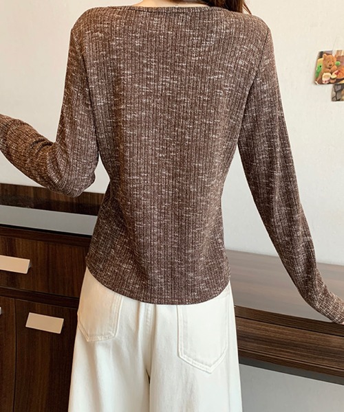 2ly2(トゥーリートゥー)の「ハートボタンリブカーディガン / Vネック リブトップス(Tシャツ/カットソー・レディース・ブラック/ベージュ/ブラウン・FREE)」の14枚目の写真