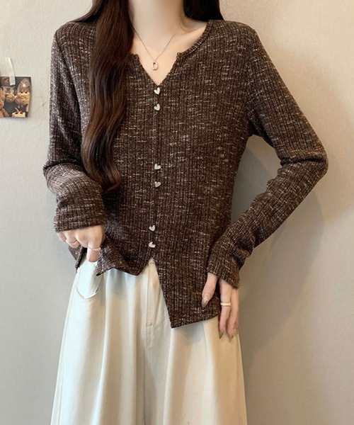 2ly2(トゥーリートゥー)の「ハートボタンリブカーディガン / Vネック リブトップス(Tシャツ/カットソー・レディース・ブラック/ベージュ/ブラウン・FREE)」の12枚目の写真