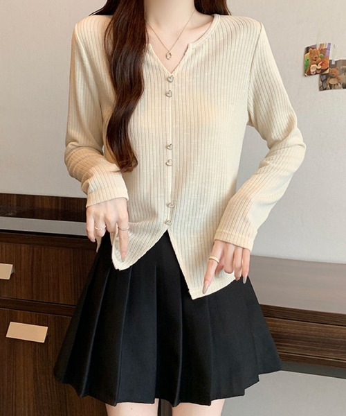2ly2(トゥーリートゥー)の「ハートボタンリブカーディガン / Vネック リブトップス(Tシャツ/カットソー・レディース・ブラック/ベージュ/ブラウン・FREE)」の10枚目の写真