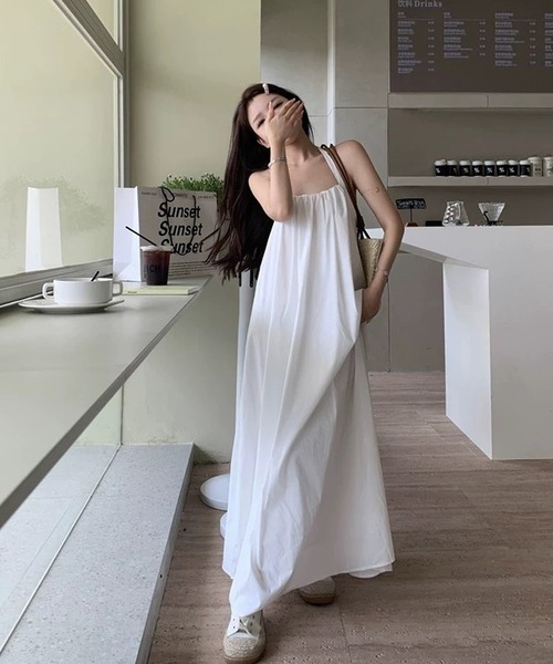 shopnikoniko(ショップニコニコ)の「ワンピース 夏 ロング丈 バックオープン ホルターネック ロングワンピース(ワンピース・レディース・ホワイト/ブラック・フリー)」の6枚目の写真