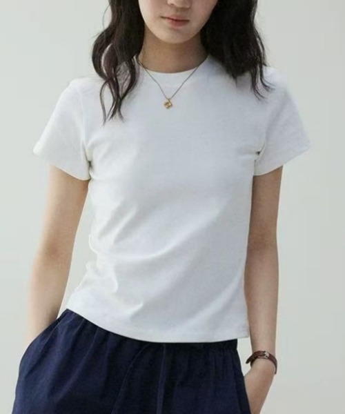 GEMEDA(ジェメダ)の「クルーネック コンパクトTシャツ(Tシャツ/カットソー・レディース・ブラック/ホワイト・M)」の2枚目の写真