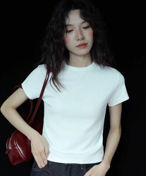 GEMEDA(ジェメダ)の「クルーネック コンパクトTシャツ(Tシャツ/カットソー・レディース・ブラック/ホワイト・M)」の5枚目の写真