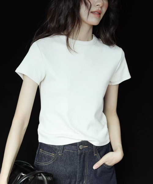 GEMEDA(ジェメダ)の「クルーネック コンパクトTシャツ(Tシャツ/カットソー・レディース・ブラック/ホワイト・M)」の6枚目の写真
