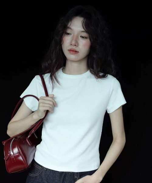 GEMEDA(ジェメダ)の「クルーネック コンパクトTシャツ(Tシャツ/カットソー・レディース・ブラック/ホワイト・M)」の7枚目の写真