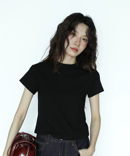 GEMEDA(ジェメダ)の「クルーネック コンパクトTシャツ(Tシャツ/カットソー・レディース・ブラック/ホワイト・M)」の11枚目の写真