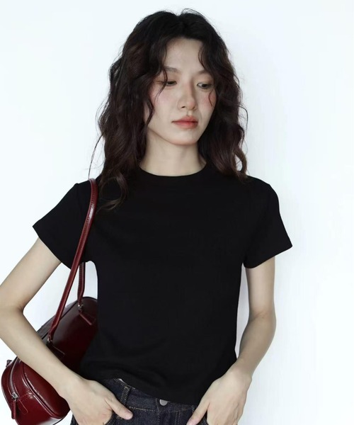 GEMEDA(ジェメダ)の「クルーネック コンパクトTシャツ(Tシャツ/カットソー・レディース・ブラック/ホワイト・M)」の13枚目の写真