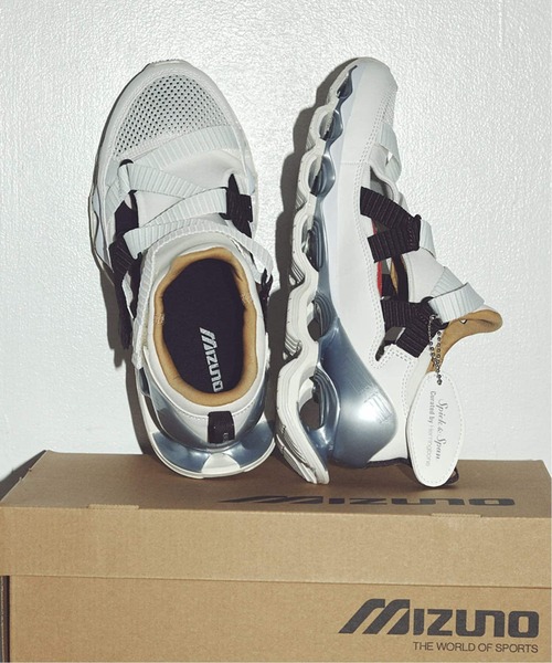 Spick & Span（スピックアンドスパン）の「《追加》MIZUNO / ミズノ 別注S*S SMU WAVE PROPHECY STRAP（スニーカー・レディース・アイボリー・25.5cm/25cm/24.5cm/24cm/23.5cm/23cm）」の2枚目の写真