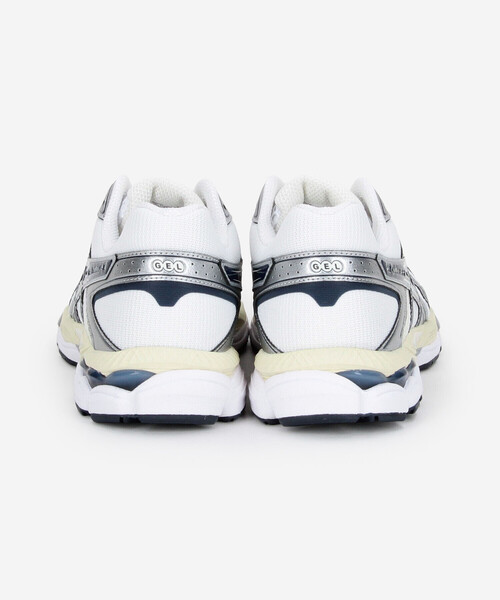 ASICS（アシックス）の「ASICS | GEL-CUMULUS 16 MEN（スニーカー・メンズ・ホワイト系その他・25.5/27.5/27/26/26.5）」の2枚目の写真