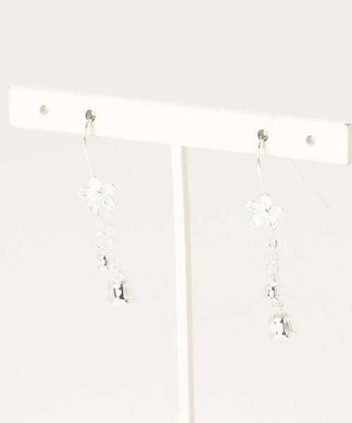 Flua/2way white mist drop/ピアス フラワードロップチェーンピアス/レディース/両耳用(T3)（ピアス（両耳