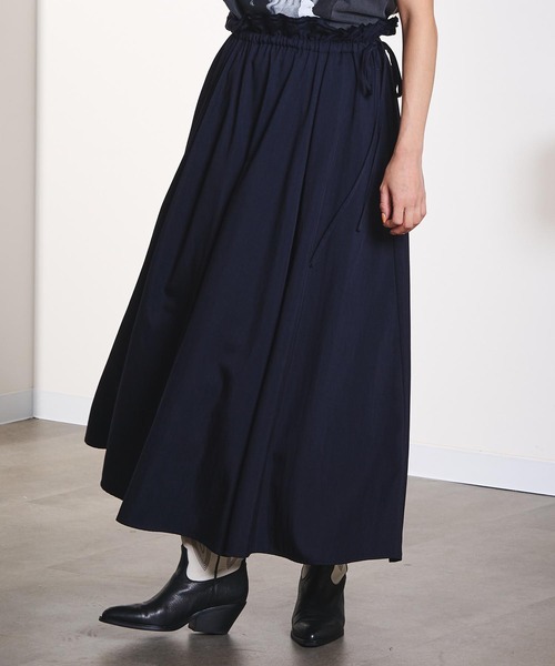 ROSE BUD(ローズバッド)の「(CREOLME)GATHER AND FLARE SKIRT(スカート・レディース・ベージュ/ネイビー・S/M)」の2枚目の写真