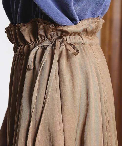 ROSE BUD(ローズバッド)の「(CREOLME)GATHER AND FLARE SKIRT(スカート・レディース・ベージュ/ネイビー・S/M)」の4枚目の写真