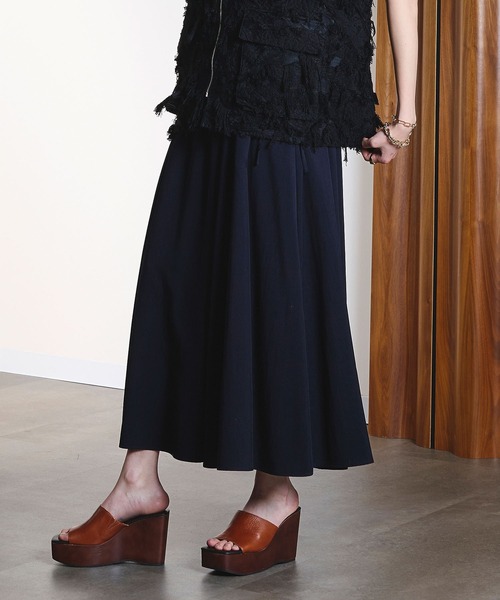 ROSE BUD(ローズバッド)の「(CREOLME)GATHER AND FLARE SKIRT(スカート・レディース・ベージュ/ネイビー・S/M)」の5枚目の写真