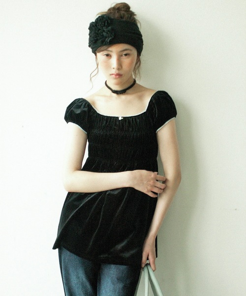 igi(イジ)の「VELOUR SHIRRED TOP / ベロアシャーリングトップス(Tシャツ/カットソー・レディース・グリーン/ブラック・FREE)」の2枚目の写真