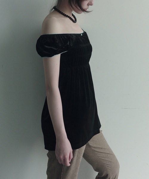 igi(イジ)の「VELOUR SHIRRED TOP / ベロアシャーリングトップス(Tシャツ/カットソー・レディース・グリーン/ブラック・FREE)」の3枚目の写真