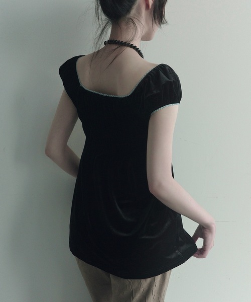 igi(イジ)の「VELOUR SHIRRED TOP / ベロアシャーリングトップス(Tシャツ/カットソー・レディース・グリーン/ブラック・FREE)」の4枚目の写真
