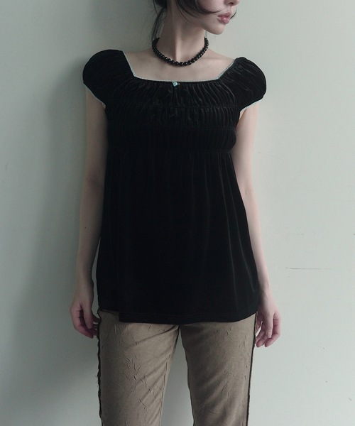 igi(イジ)の「VELOUR SHIRRED TOP / ベロアシャーリングトップス(Tシャツ/カットソー・レディース・グリーン/ブラック・FREE)」の5枚目の写真