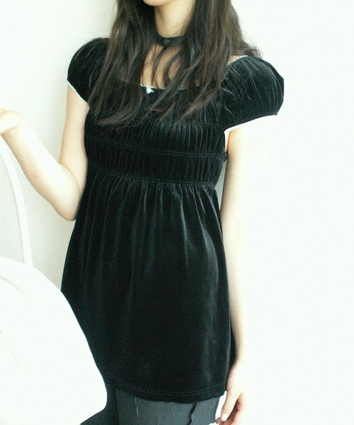 igi(イジ)の「VELOUR SHIRRED TOP / ベロアシャーリングトップス(Tシャツ/カットソー・レディース・グリーン/ブラック・FREE)」の6枚目の写真