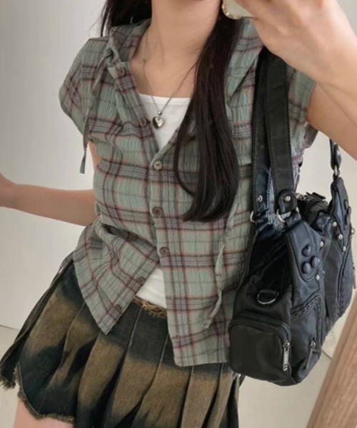 FAVORITO(ファヴォリート)の「フード付き半袖トップス(シャツ/ブラウス・レディース・グリーン/モカ/ダークブルー・F)」の2枚目の写真