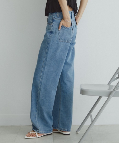 DRWCYS(ドロシーズ)の「【2サイズ展開】ストレートワイドデニムパンツ(デニムパンツ・レディース・ブルー/ライトブルー・SMALL/MEDIUM)」の2枚目の写真