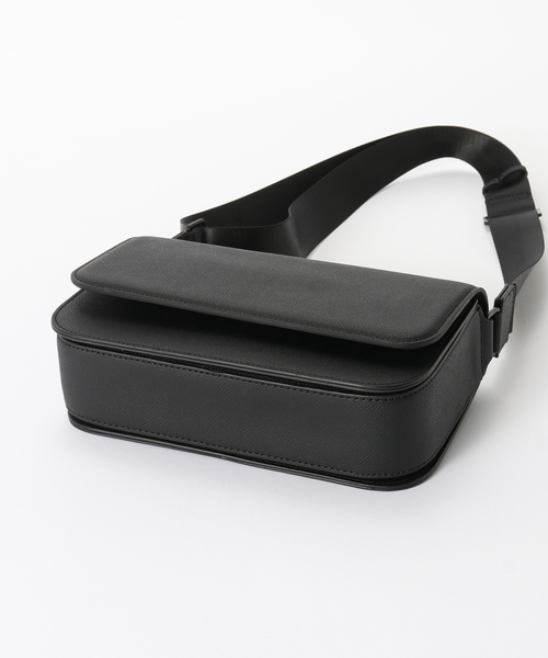 B.C STOCK(ベーセーストック)の「fellowww / フェロー CROSSBODY BAG(クラッチバッグ・メンズ・ブラック・FREE)」の4枚目の写真