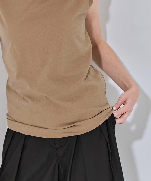 ATON(エイトン)の「【ATON/エイトン】FRESCA NUBUCK REGULAR FIT TANKTOP/ヌバックレギュラーフィットタンクトップ(Tシャツ/カットソー・レディース・ベージュ/チャコールグレー/オフホワイト・2/1)」の13枚目の写真