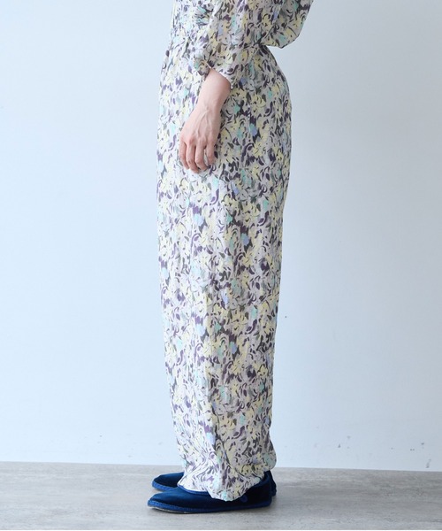 yuni(ユニ )の「●painting flower print drawstrings pants(その他パンツ・レディース・イエロー/ベージュ・FREE)」の11枚目の写真