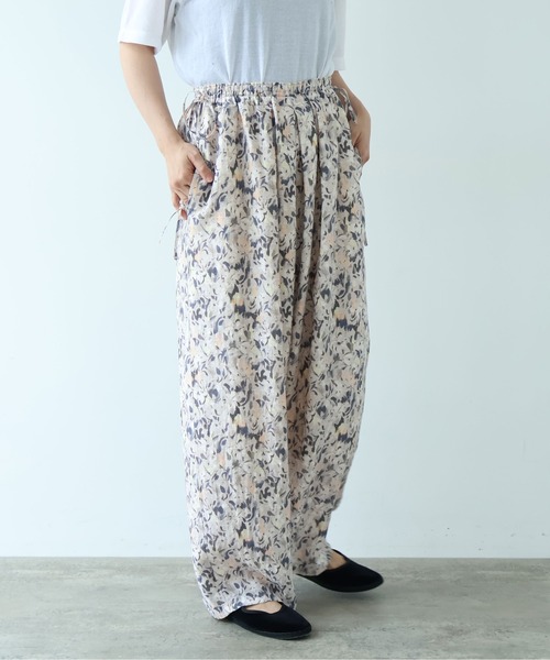 yuni(ユニ )の「●painting flower print drawstrings pants(その他パンツ・レディース・イエロー/ベージュ・FREE)」の21枚目の写真