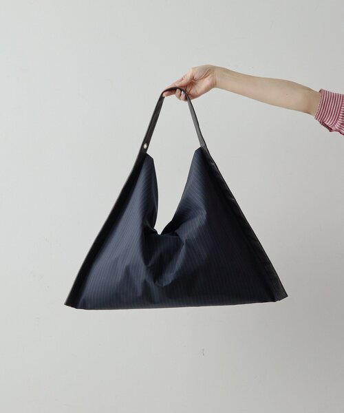 ear PAPILLONNER（イアパピヨネ）の「【kawa-kawa(カワカワ)】NO1562 stripeワンショルダーバッグ（トートバッグ・レディース・ブラック/グレー・FREE）」の3枚目の写真