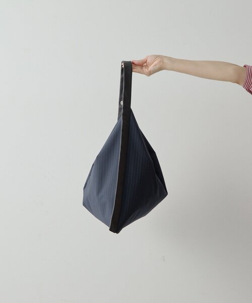 ear PAPILLONNER（イアパピヨネ）の「【kawa-kawa(カワカワ)】NO1562 stripeワンショルダーバッグ（トートバッグ・レディース・ブラック/グレー・FREE）」の4枚目の写真