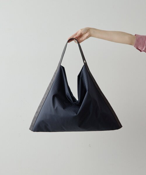 ear PAPILLONNER（イアパピヨネ）の「【kawa-kawa(カワカワ)】NO1562 stripeワンショルダーバッグ（トートバッグ・レディース・ブラック/グレー・FREE）」の5枚目の写真