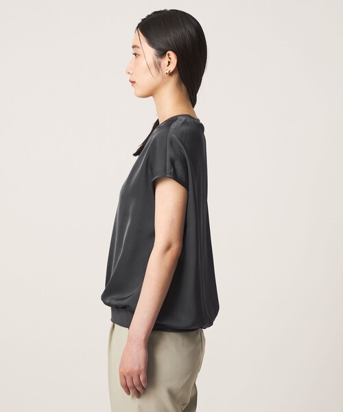 A DAY IN THE LIFE UNITED ARROWS(アデイインザライフユナイテッドアローズ)の「ヴィンテージサテン Tブラウス ‐接触冷感‐ <A DAY IN THE LIFE>(シャツ/ブラウス・レディース・ダークグレー/ナチュラル・FREE)」の8枚目の写真