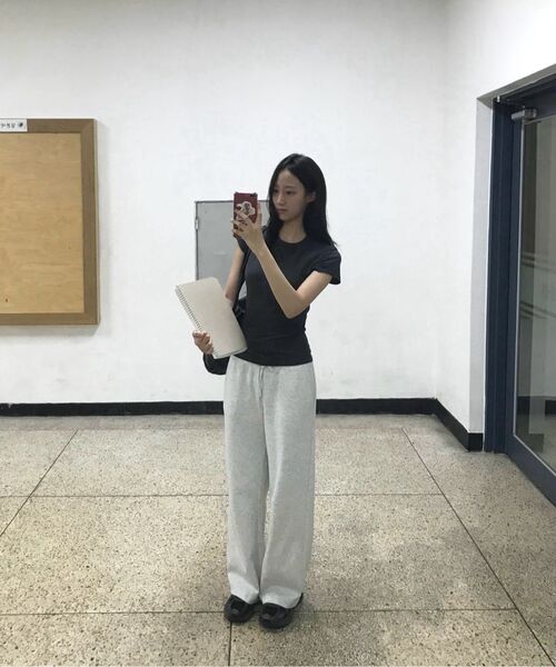 MUSINSA STANDARD WOMAN（ムシンサスタンダードウーマン）の「ウィメンズスリムクルーネックブラTシャツ[ダークグレー]（Tシャツ/カットソー・レディース・その他・MEDIUM/LARGE/X-SMALL/SMALL）」の7枚目の写真