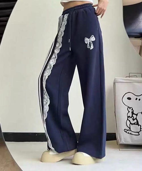 SHOUYO(ショウヨウ)の「【2color】サイドレース×リボン刺繍ラインワイドスウェットパンツ / 韓国バレエコアボトム(その他パンツ・レディース・ブラック/ネイビー・M)」の1枚目の写真
