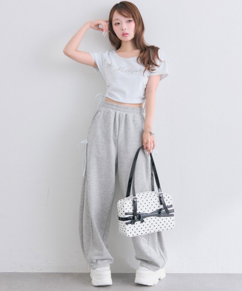 OLIVE des OLIVE（オリーブデオリーブ）の「アイレットリボンバレルレッグパンツ（スウェットパンツ・レディース・グレー/ピンク/ブラック・FREE）」の2枚目の写真