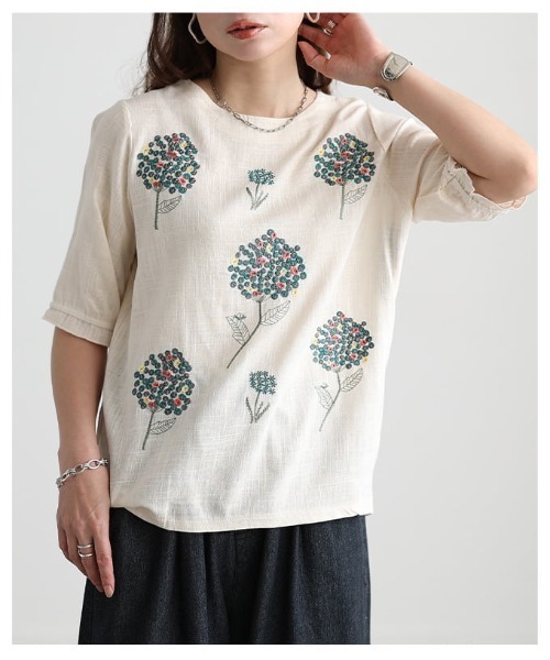 Sawa a la mode(サワアラモード)の「花刺繍ナチュラルブラウス(シャツ/ブラウス・レディース・アイボリー/チャコールグレー・FREE)」の13枚目の写真