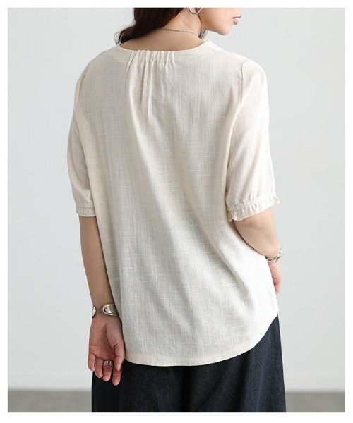 Sawa a la mode(サワアラモード)の「花刺繍ナチュラルブラウス(シャツ/ブラウス・レディース・アイボリー/チャコールグレー・FREE)」の15枚目の写真