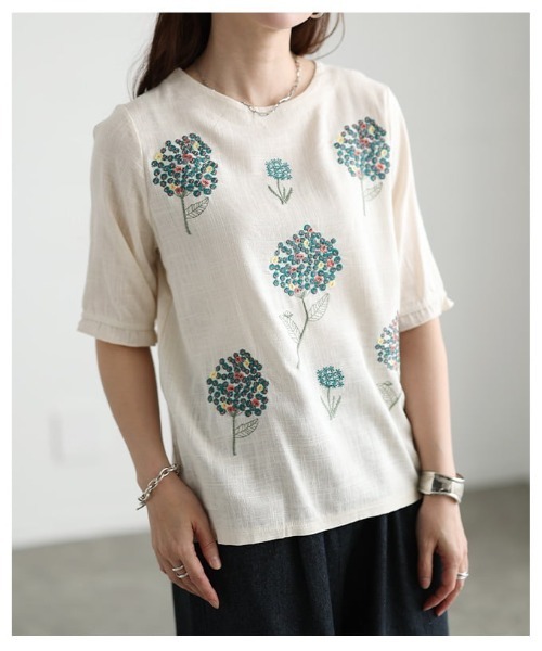 Sawa a la mode(サワアラモード)の「花刺繍ナチュラルブラウス(シャツ/ブラウス・レディース・アイボリー/チャコールグレー・FREE)」の16枚目の写真