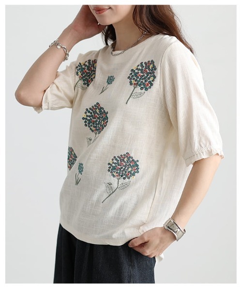 Sawa a la mode(サワアラモード)の「花刺繍ナチュラルブラウス(シャツ/ブラウス・レディース・アイボリー/チャコールグレー・FREE)」の17枚目の写真