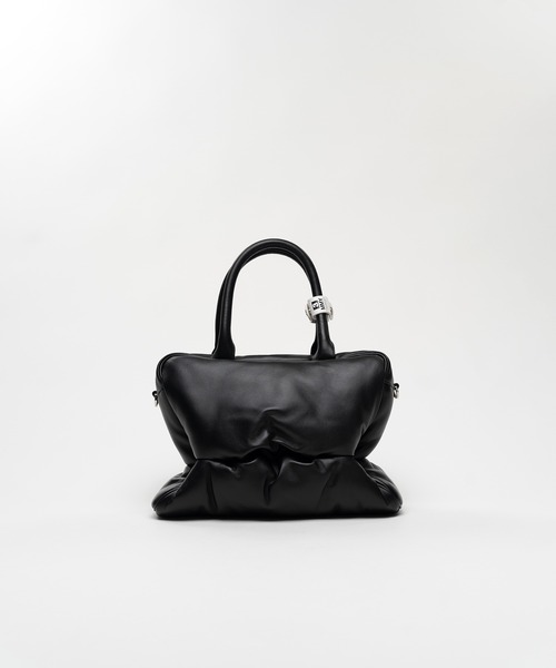 Maison MIHARA YASUHIRO(メゾンミハラヤスヒロ)の「"PUCKER" Puffer Square Bag(ショルダーバッグ・レディース・ブラック・FREE)」の3枚目の写真
