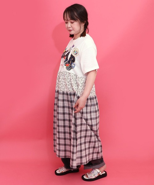 ScoLar(スカラー)の「ScoLar(スカラー) ポップロゴ×チェック×花柄 異素材切替ワンピース(ワンピース・レディース・オフホワイト/ブラック・MEDIUM)」の3枚目の写真