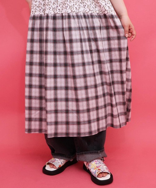 ScoLar(スカラー)の「ScoLar(スカラー) ポップロゴ×チェック×花柄 異素材切替ワンピース(ワンピース・レディース・オフホワイト/ブラック・MEDIUM)」の6枚目の写真
